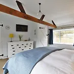 2 Bed In Oc-g0059 *