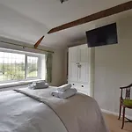 2 Bed In Oc-g0059